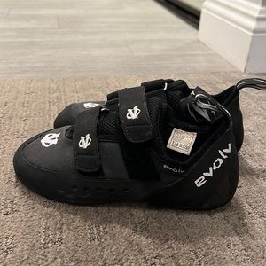 Evolv Eco Trax - rock climbing shoe - women’s size 7 - brand new